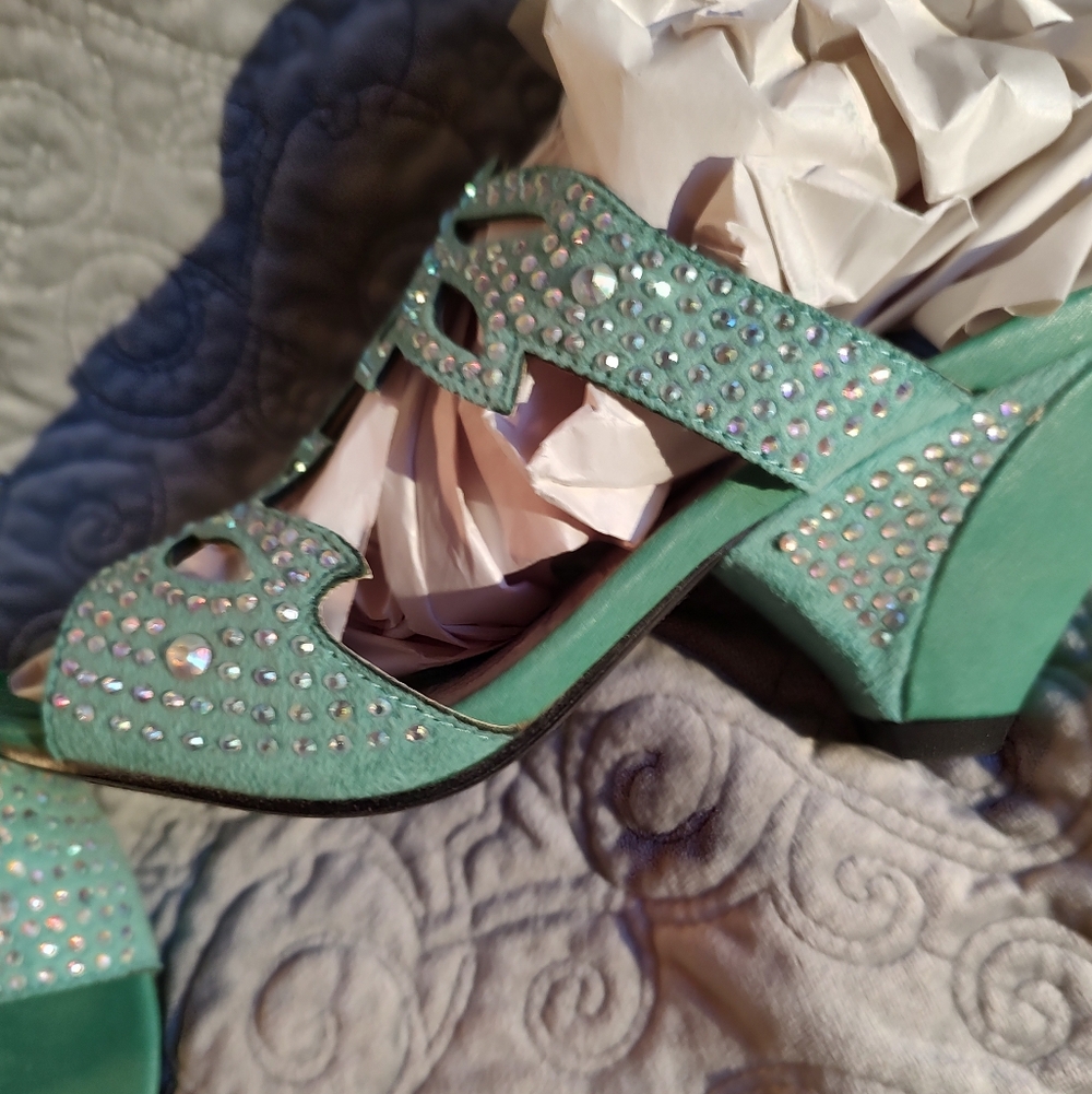 BNNU Italina Brand Mint Green Dressy Sandals - Picture 5 of 6